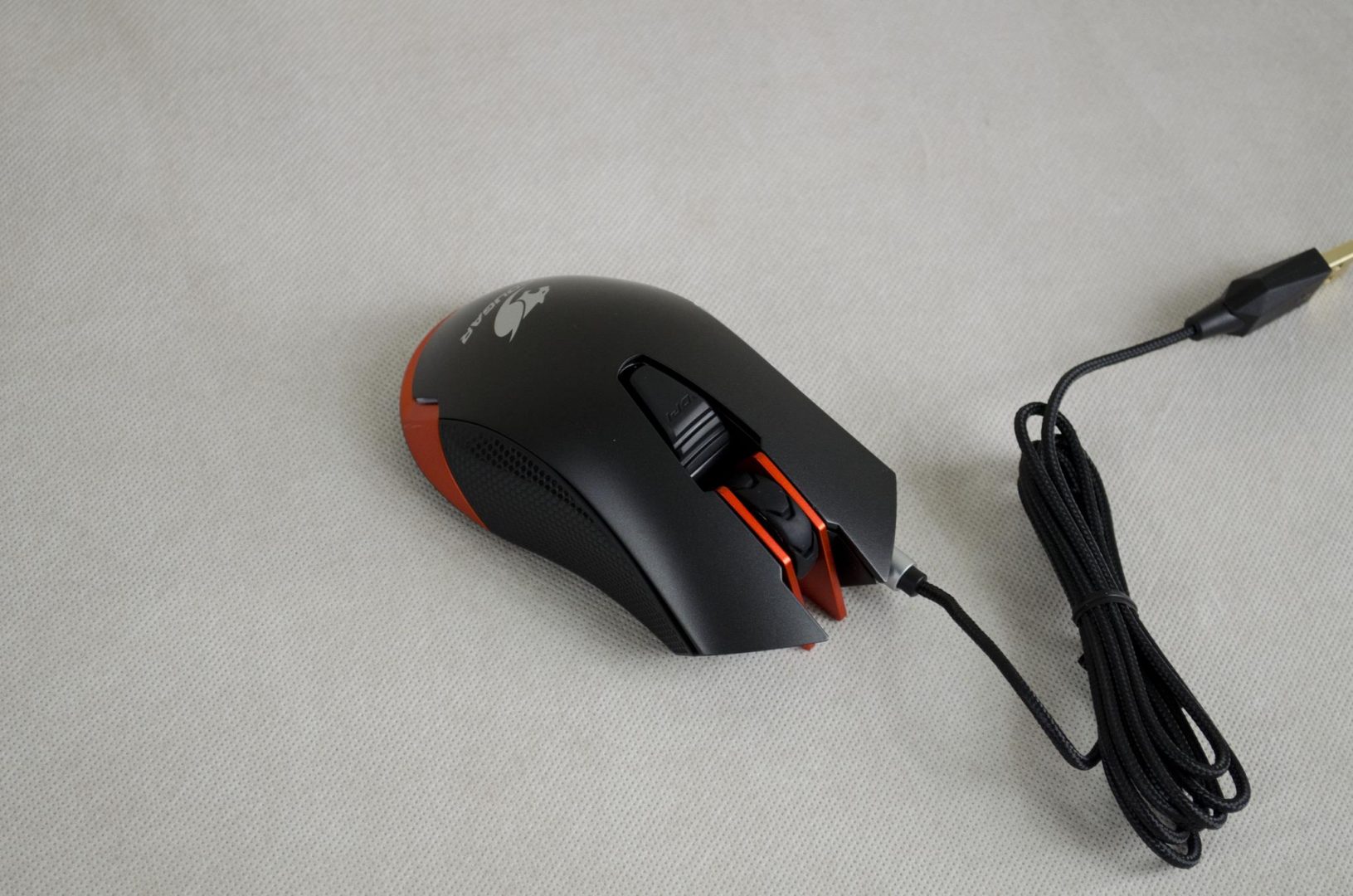 Cougar 550M Gaming Mouse Review_10