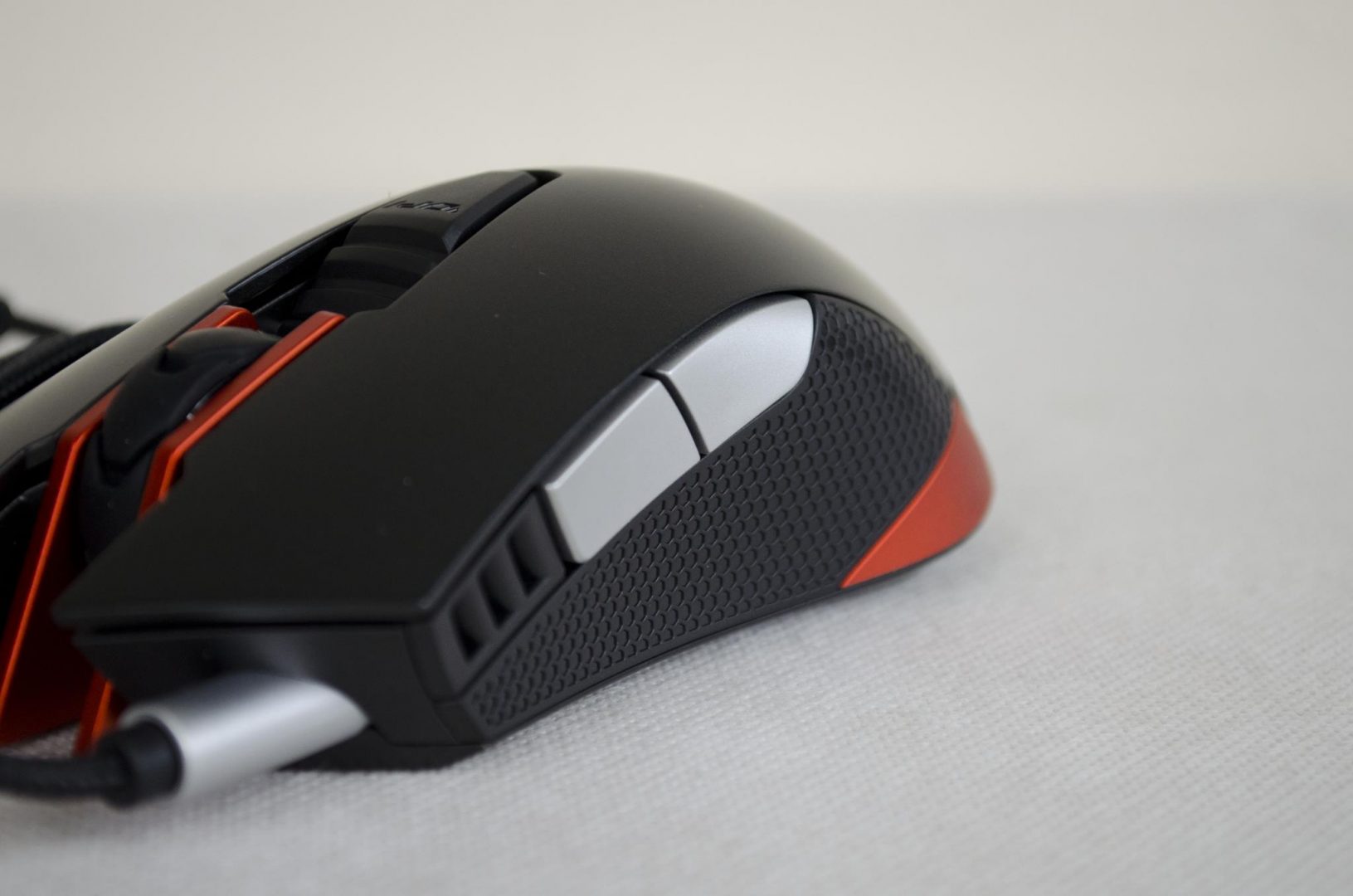 Cougar 550M Gaming Mouse Review_3