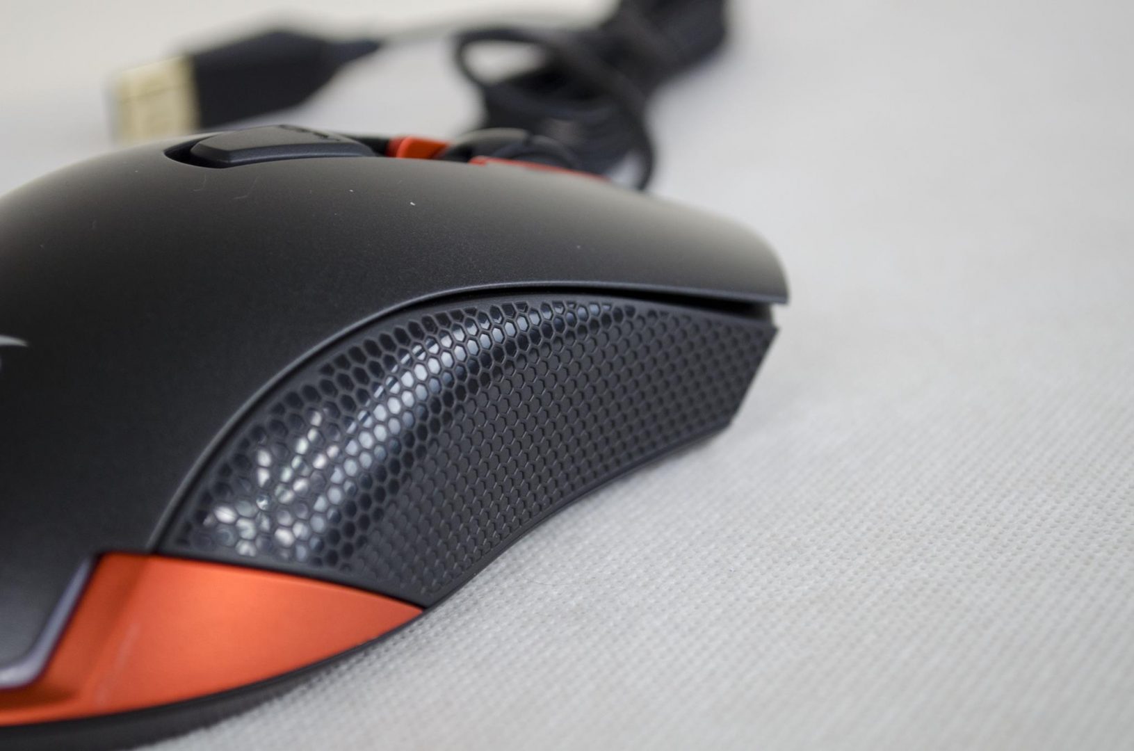 Cougar 550M Gaming Mouse Review_4