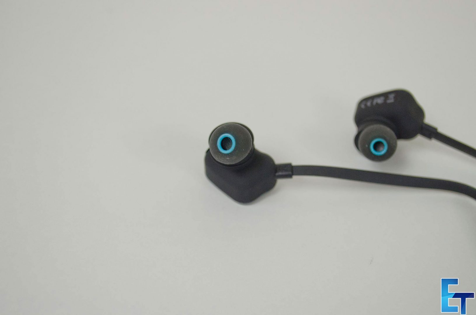 Mpow-Wolverine-Wireless-Bluetooth-4.1-Sport-Headphones_5
