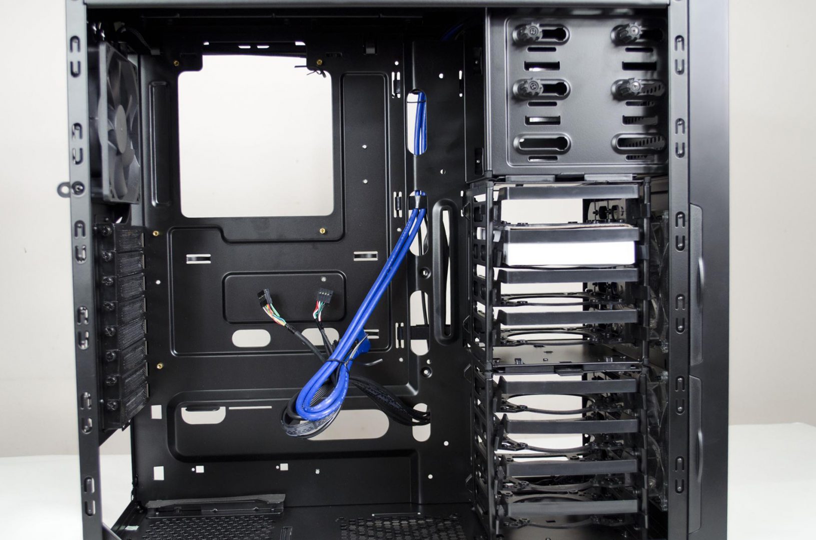 Cooltek Skall PC Case Review 10 1