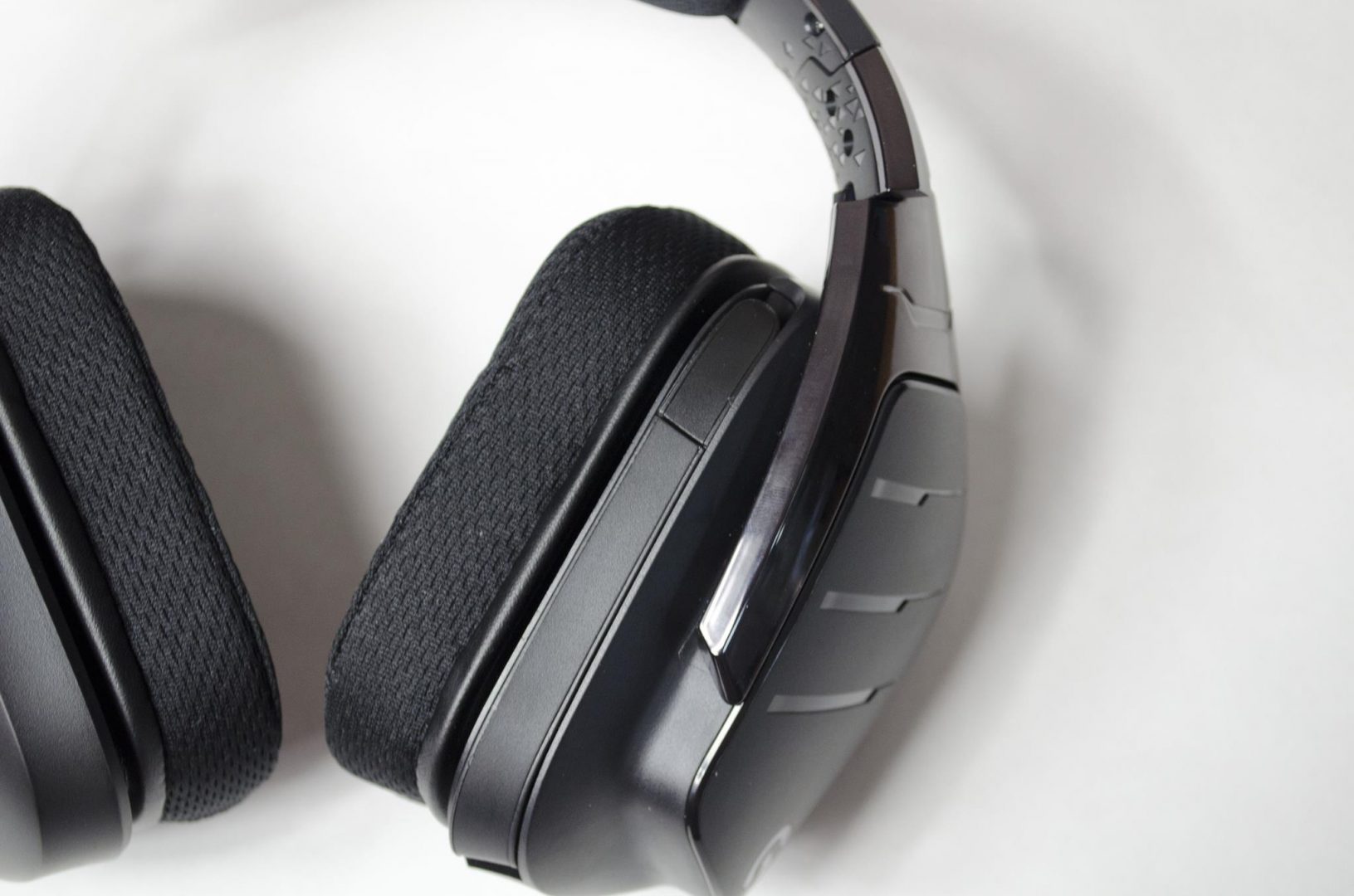 Logitech G633 artemis spectrum rgb 7.1 surround gaming headset review_11