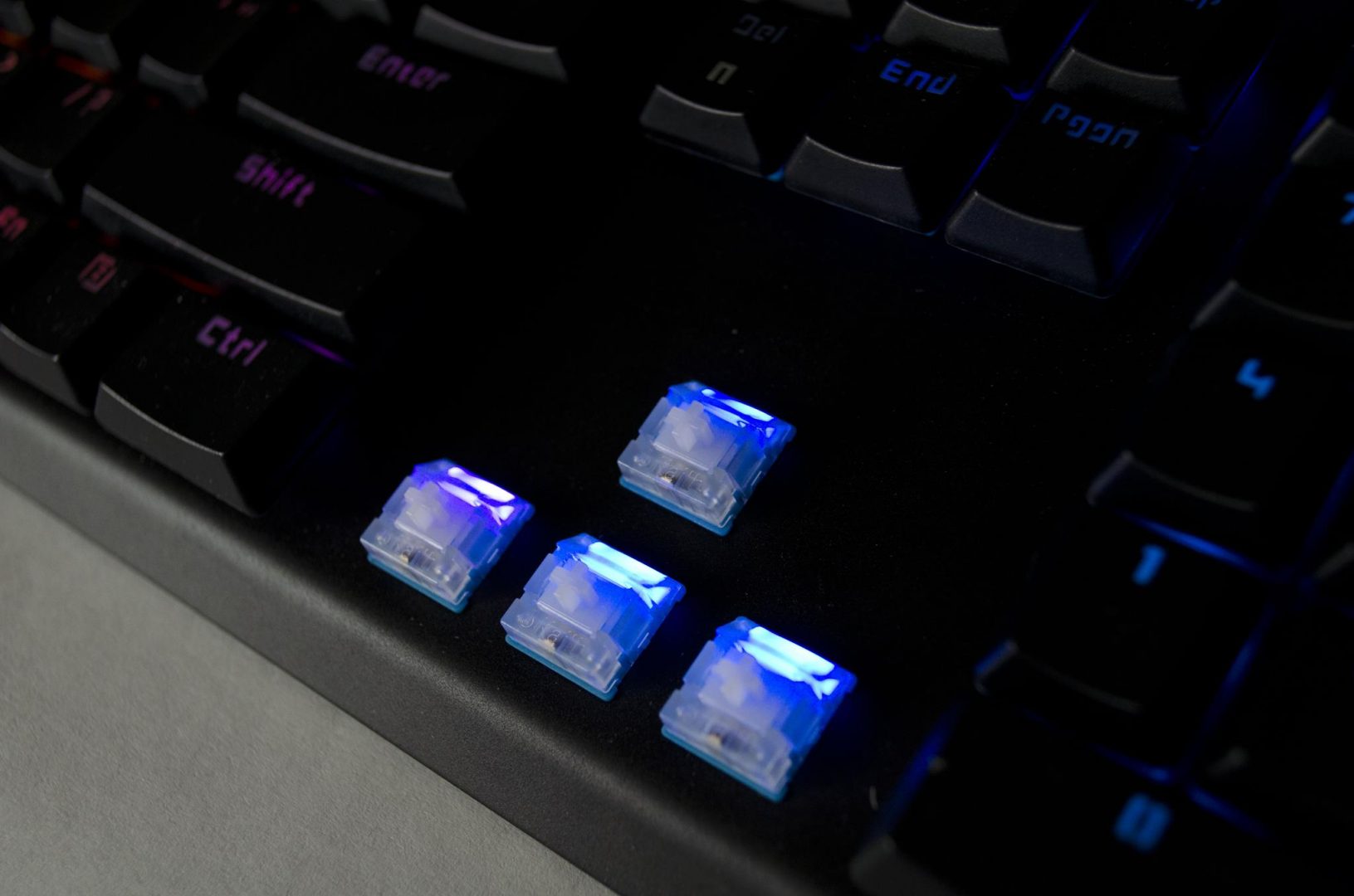 tesoro-gram-spectrum-rgm-gaming-mechanical-keyboard-review_1