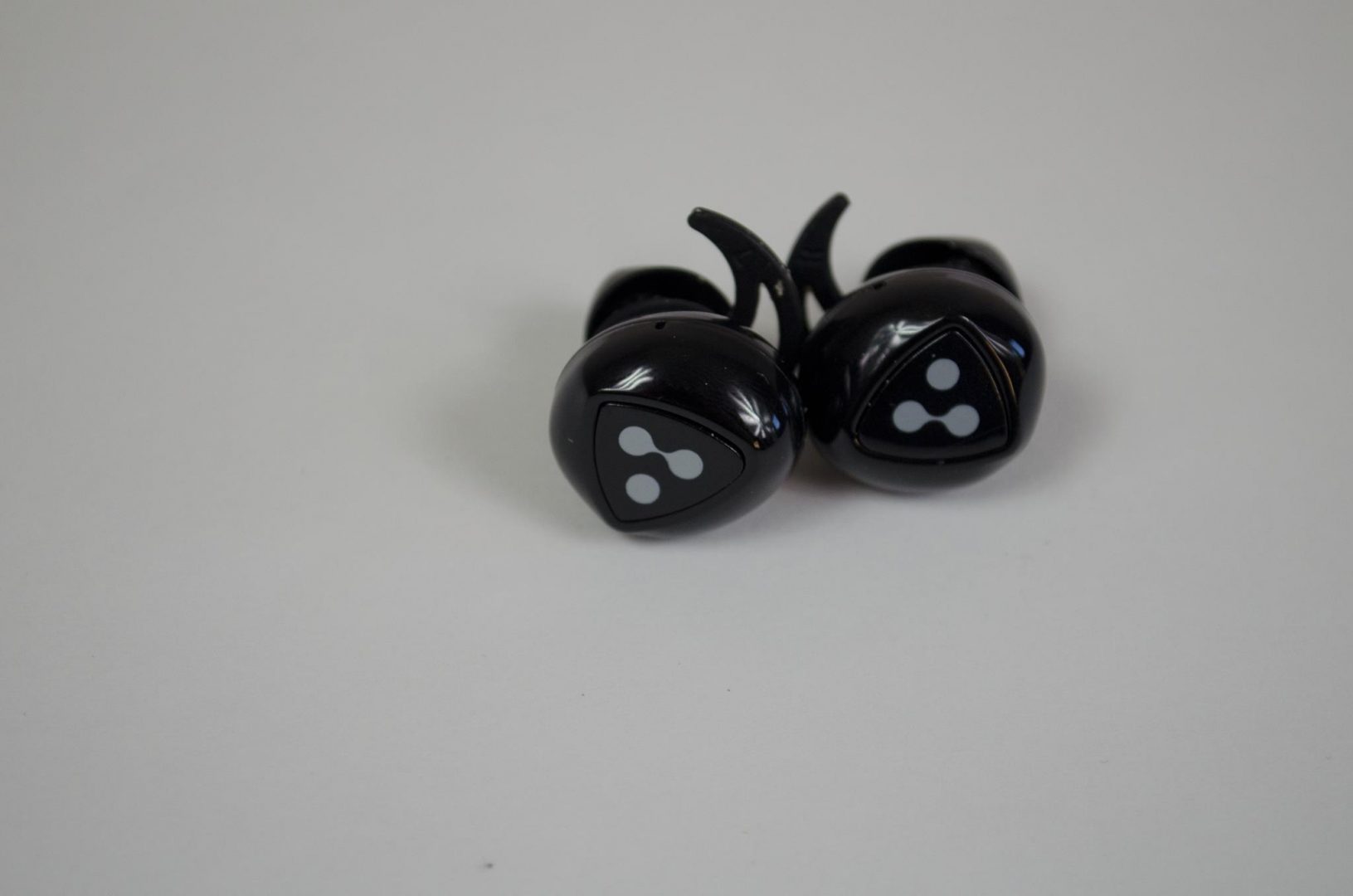 Syllable D900 Mini Wireless Headphones Review_4