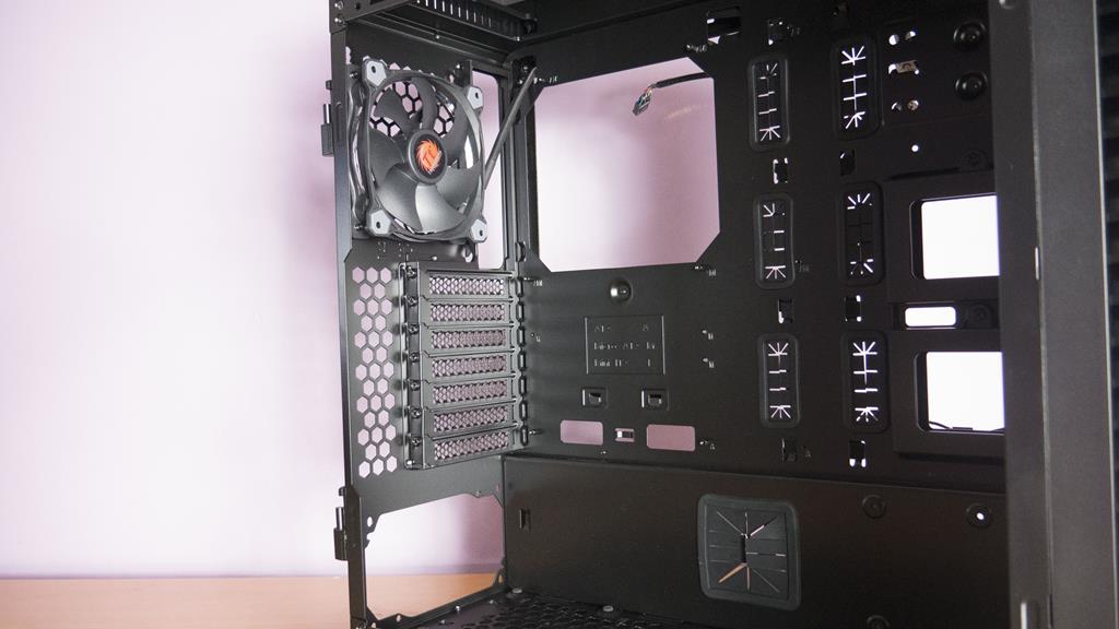 themaltake view 32 pc case review 7