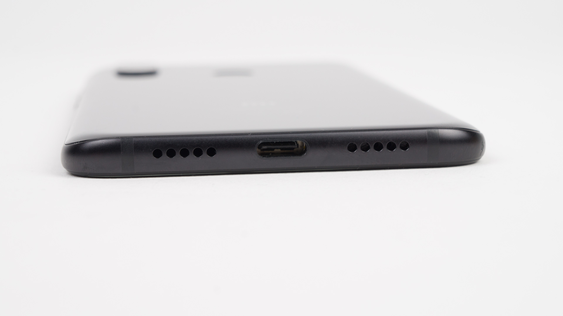 Xiaomi mi8 review phone bottom