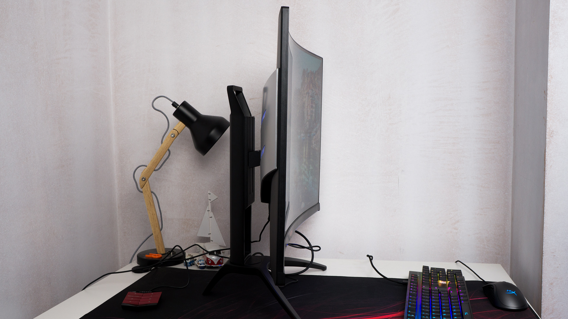 AOC Agon monitor review curve