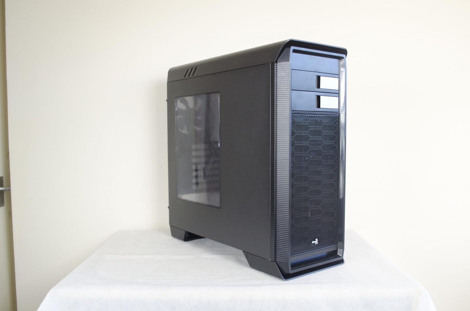 Aerocool Aero-1000 PC Case Review