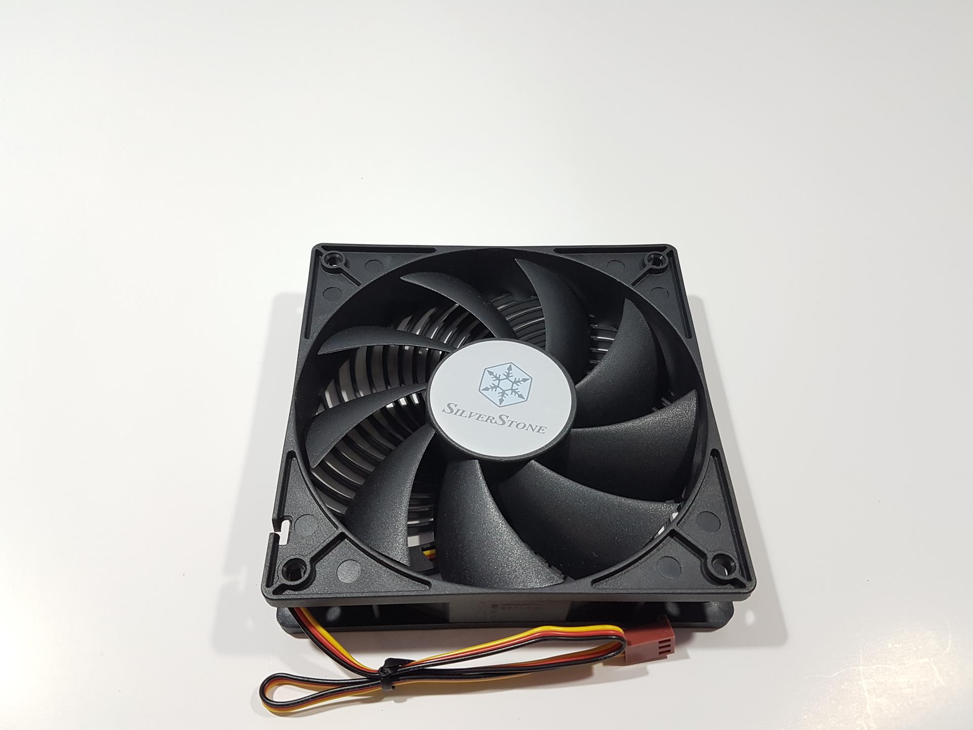 SilverStone SST-AP122 120mm Quiet Edition Fans Review