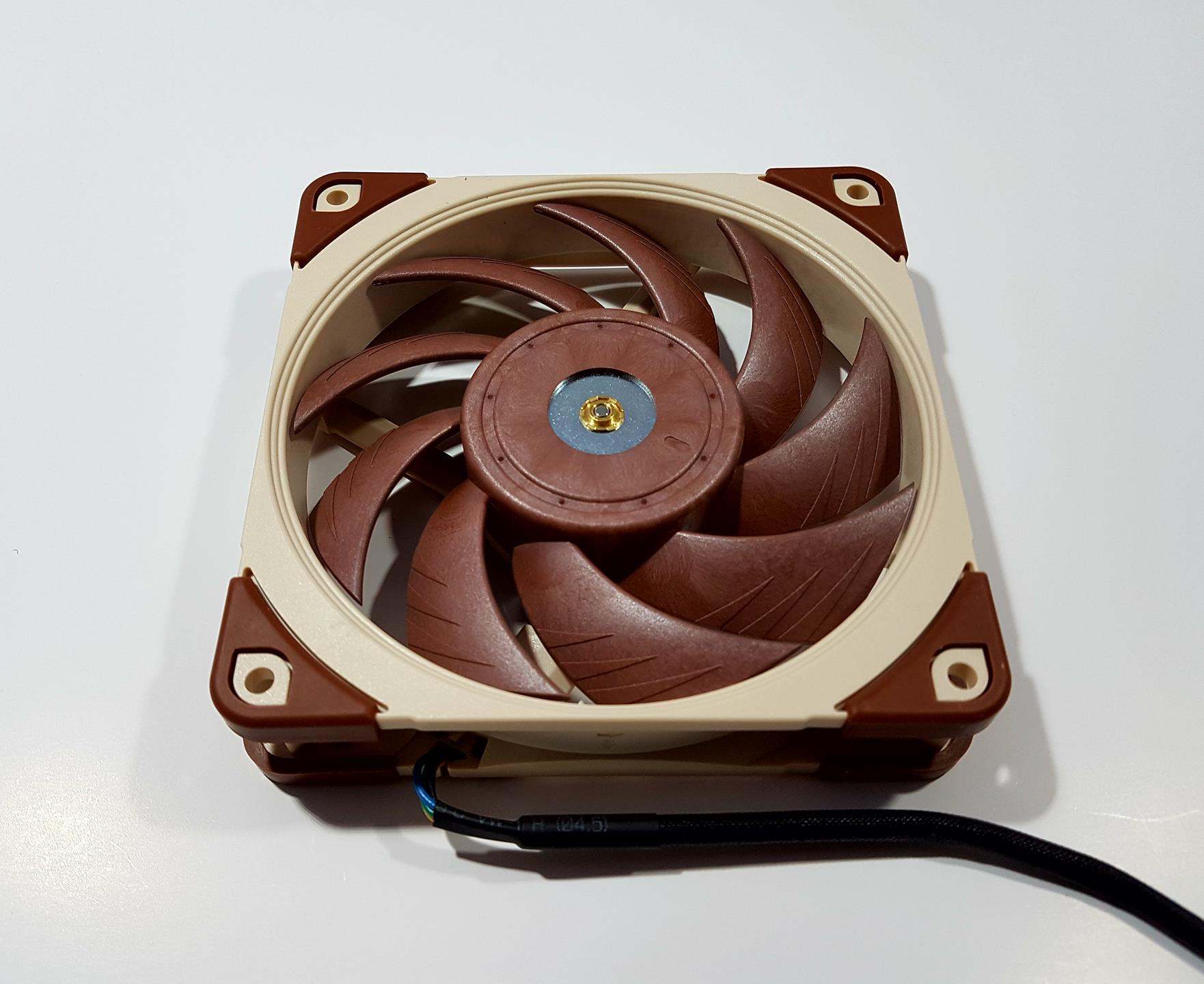 Noctua NF-A12x25 PWM, FLX, ULN versions Review and Performance Comparison