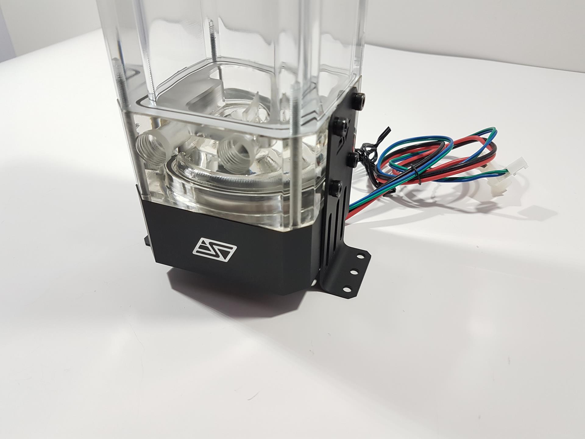 Swiftech Maelstrom D5-X100 Reservoir/Pump Combo Review