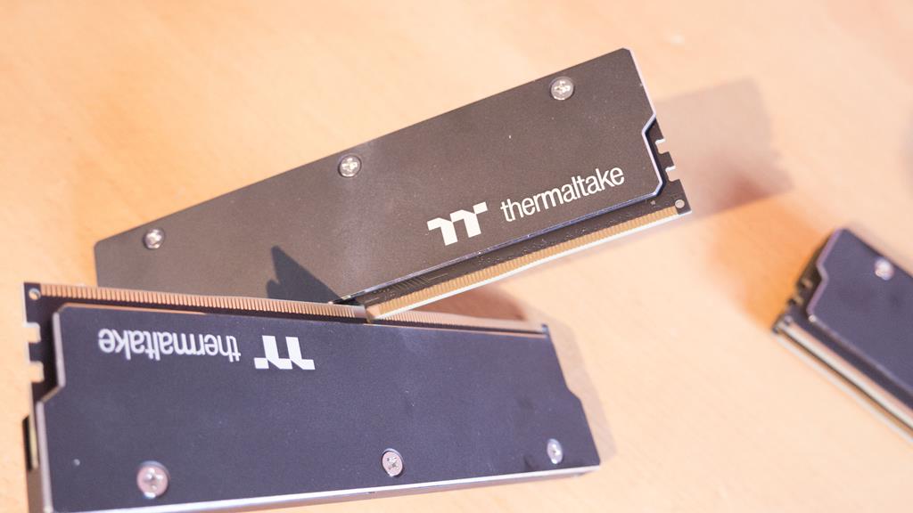 Thermaltake WaterRam RGB Liquid Cooling DDR4 Memory 3200MHz 32GB 1