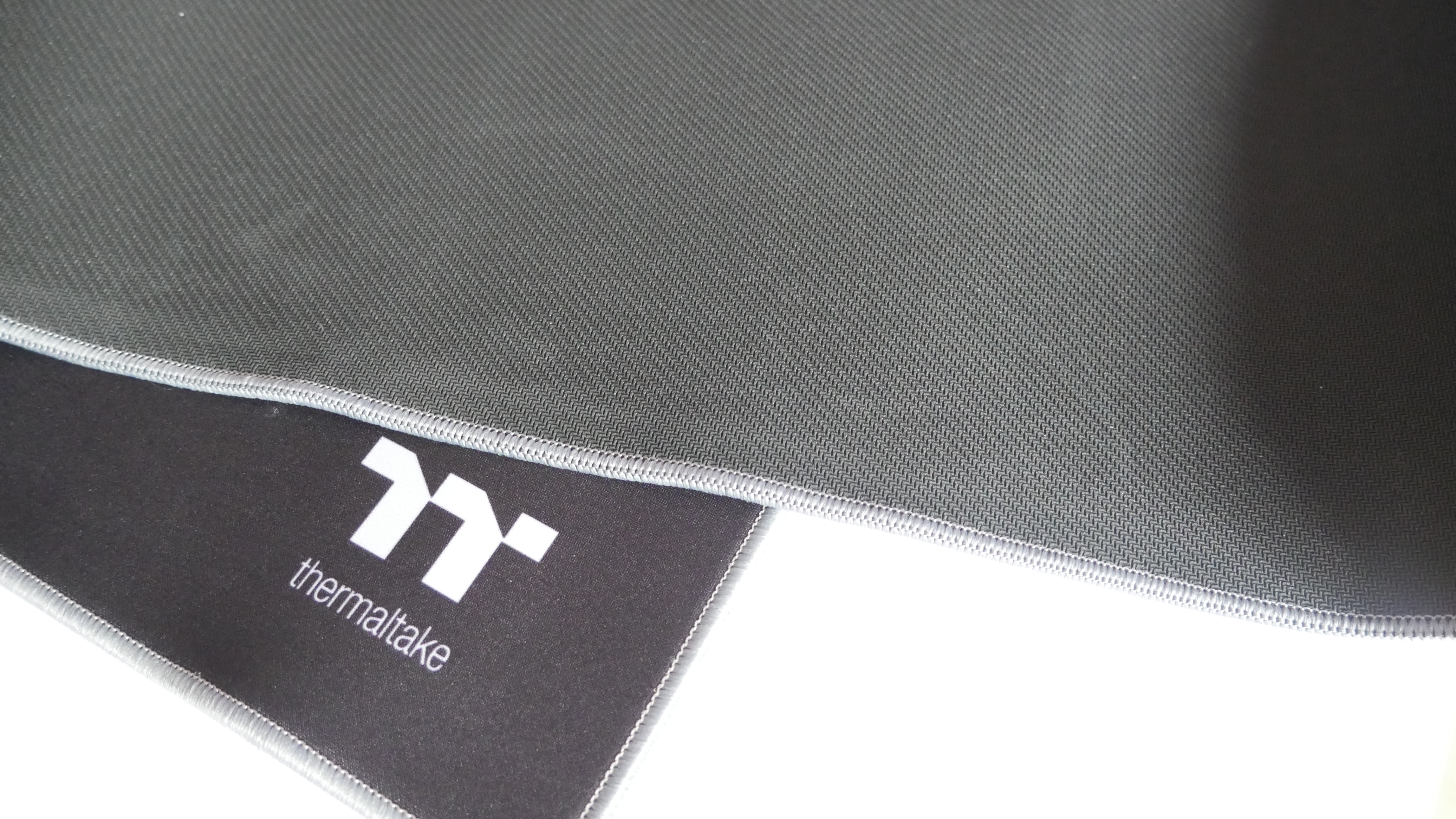 Thermaltake M700 Extended Gaming Mouse Pad Review