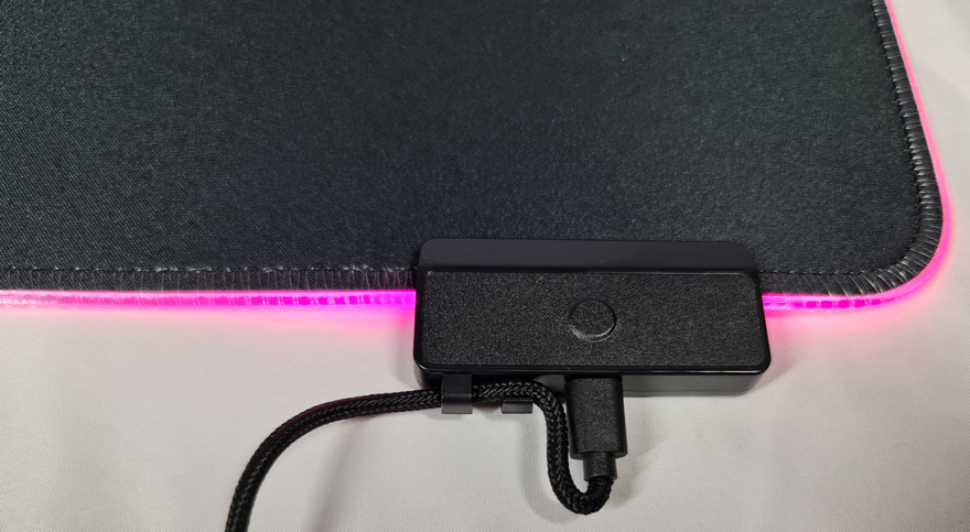 Genesis Boron 500 RGB XXL Gaming Mousepad cable management