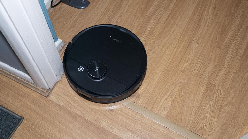 Ecovacs DEEBBOT OZMOT8 AIVI Robot 11