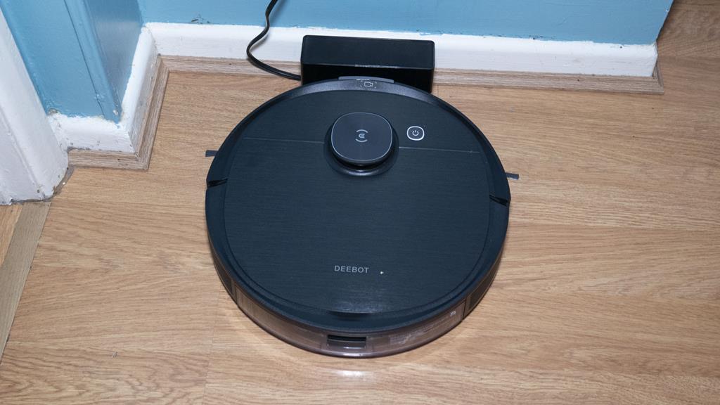 Ecovacs DEEBBOT OZMOT8 AIVI Robot 12