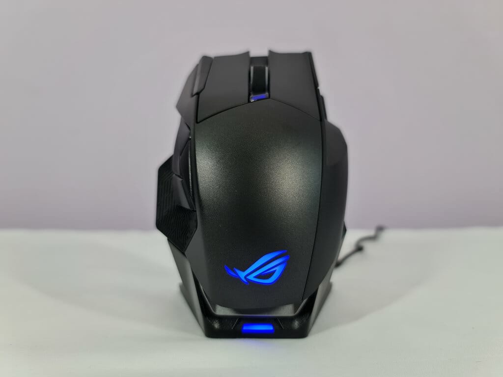 ASUS ROG SPATHA X WIRELESS GAMING MOUSE charging with lights