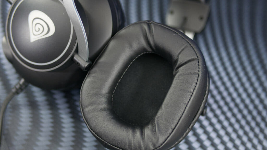Genesis Neon 750 RGB Gaming Headset ear cup cushion