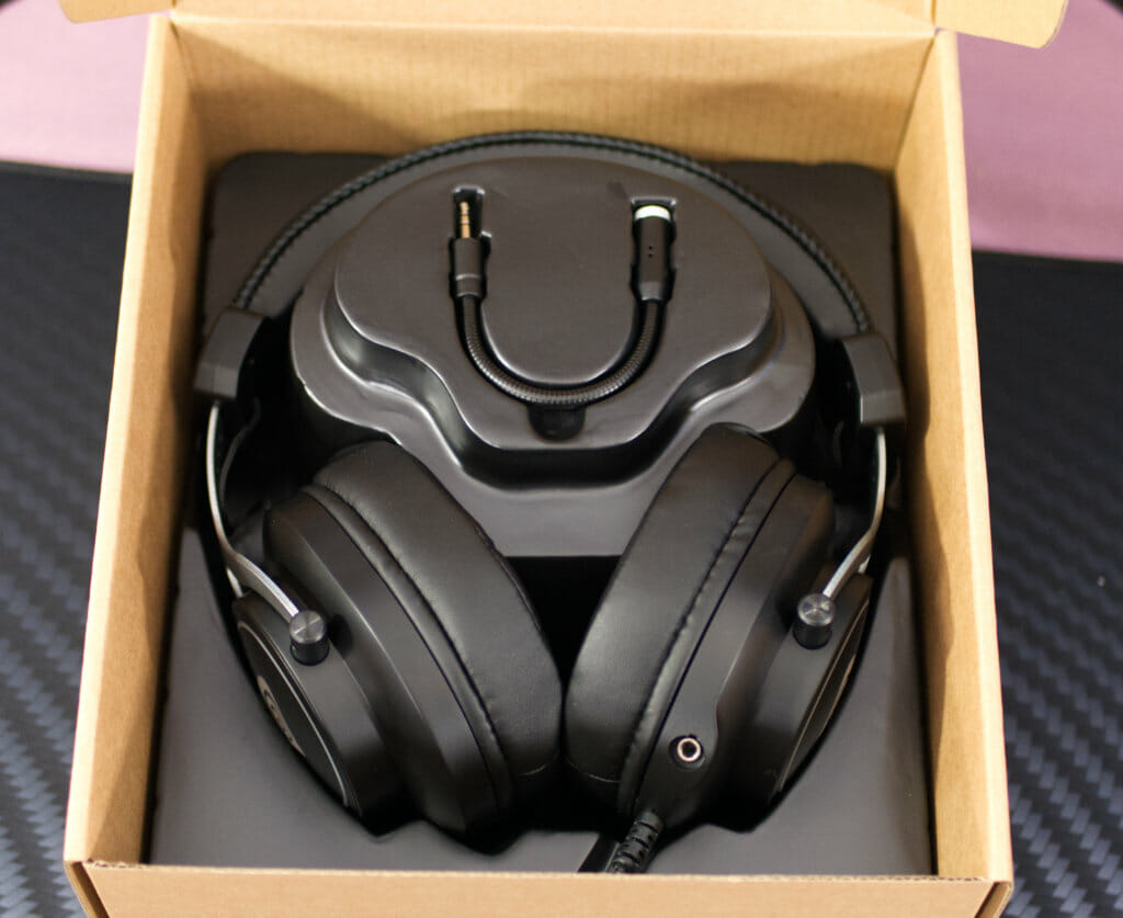 Genesis Neon 750 RGB Gaming Headset box inner packaging