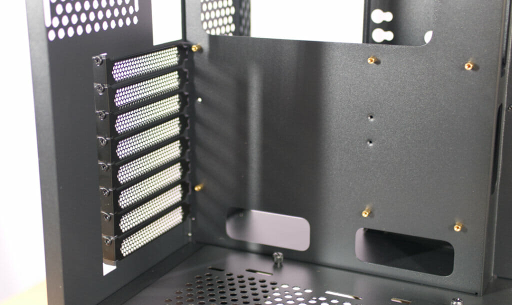 Raijintek Paean Premium Case Review inner expansion slots