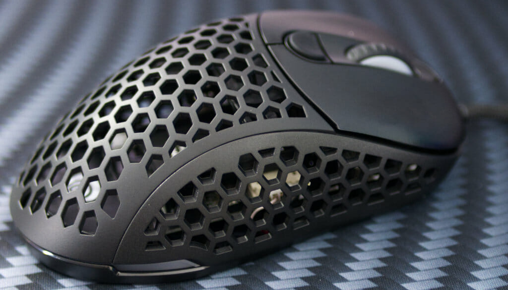 genesis xenon 800 ultralight gaming mouse right side