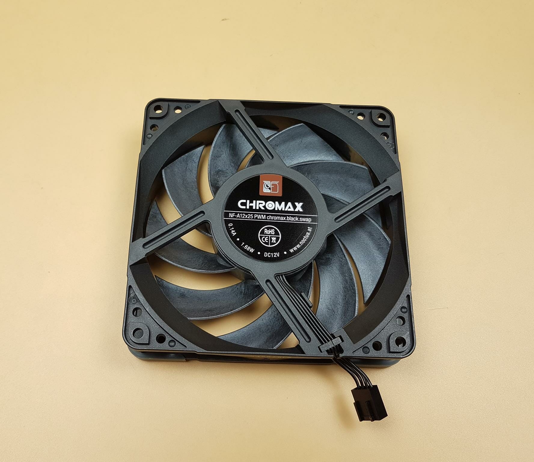 Noctua NF-A12x25 PWM chromax.black.swap, Premium Quiet Fan, 4-Pin (120mm,  Black) 