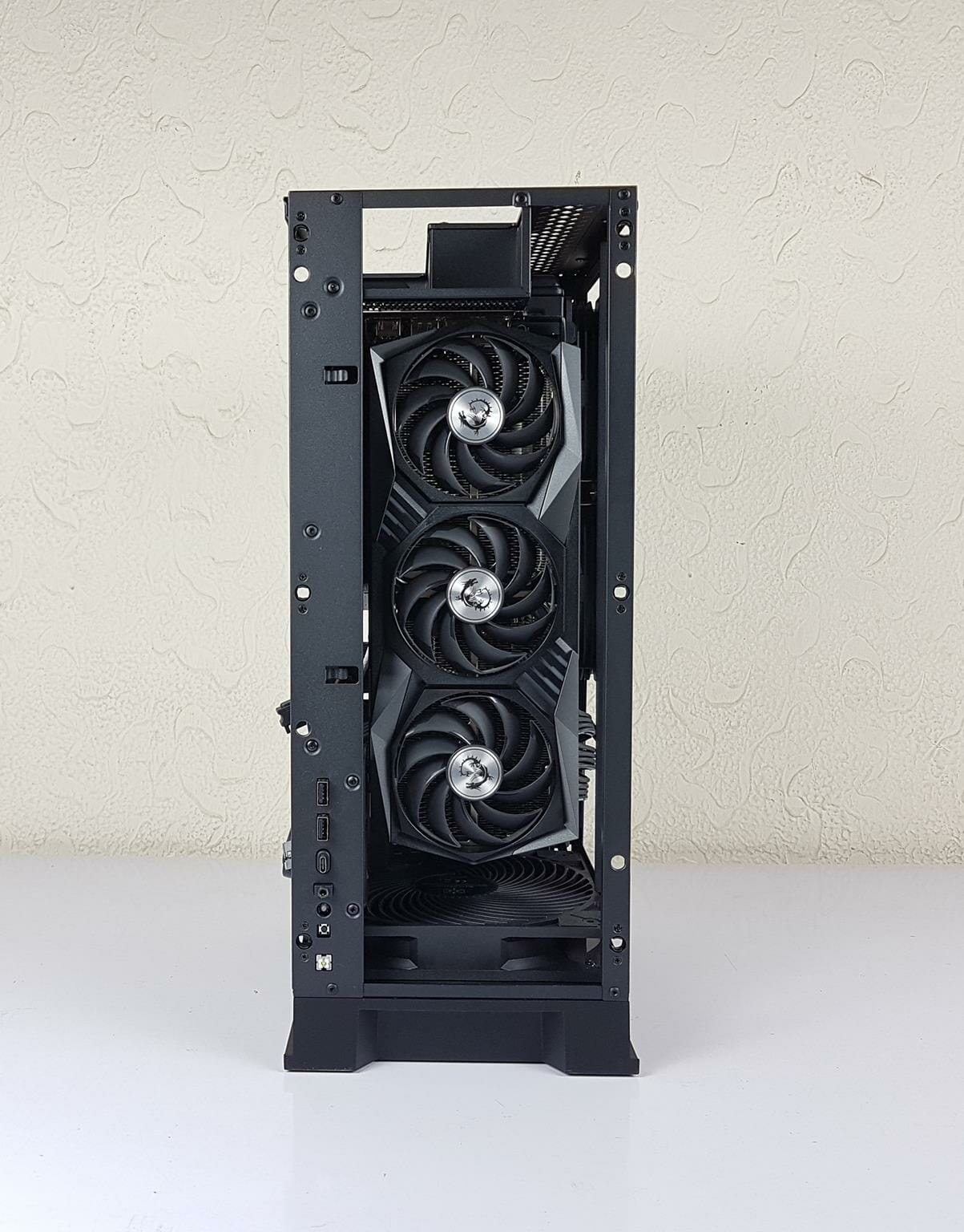 SilverStone ALTA G1M, un boitier vertical Micro-ATX