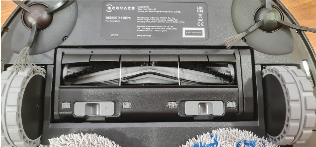 ECOVACS DEEBOT X1 OMNI bottom with brush