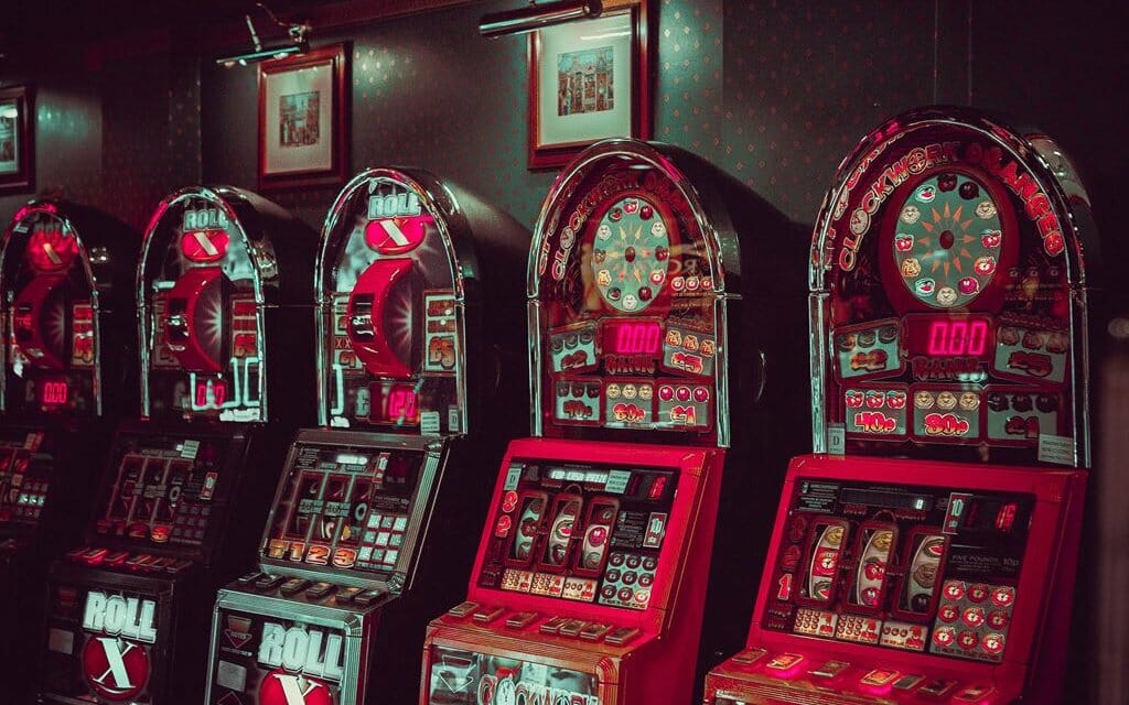 Ways that Players Used to Manipulate Slot Machines