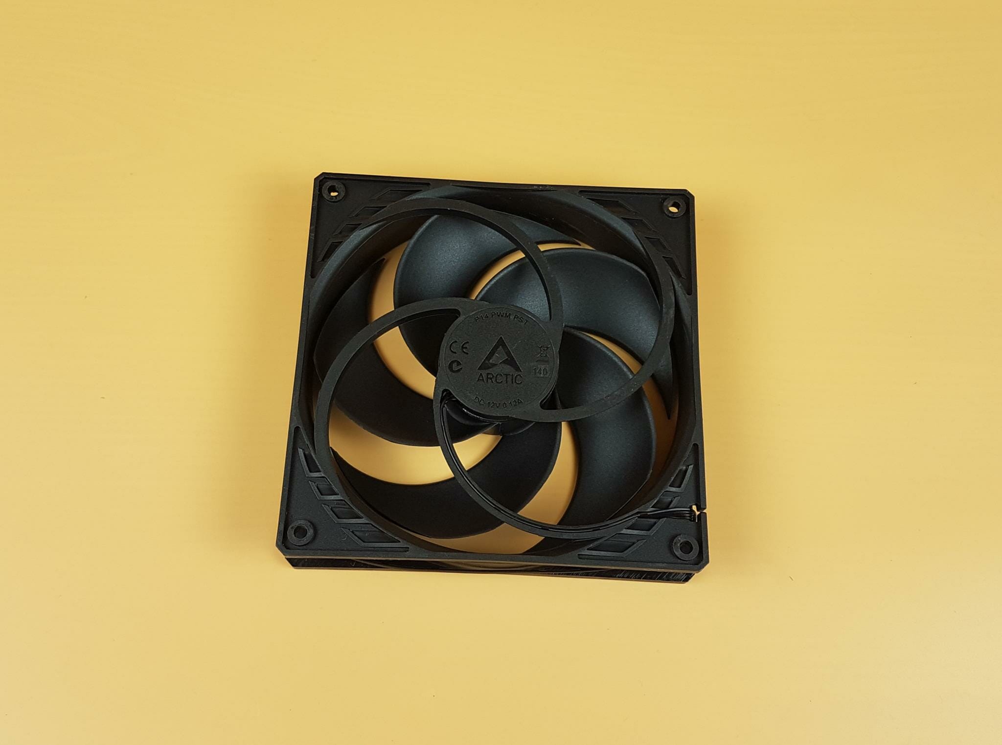 ARCTIC P14 PWM PST - 140 mm Case Fan with PWM Sharing Technology (PST),  Pressure-optimised, Quiet Motor, Computer, Fan Speed: 200-1700 RPM (0 RPM