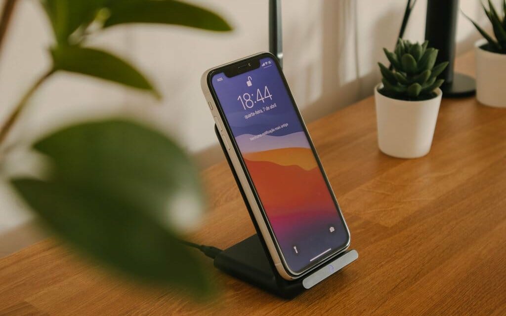 Maximizing Productivity with Style: The Best Multi-Functional Phone Stands for Your Desk