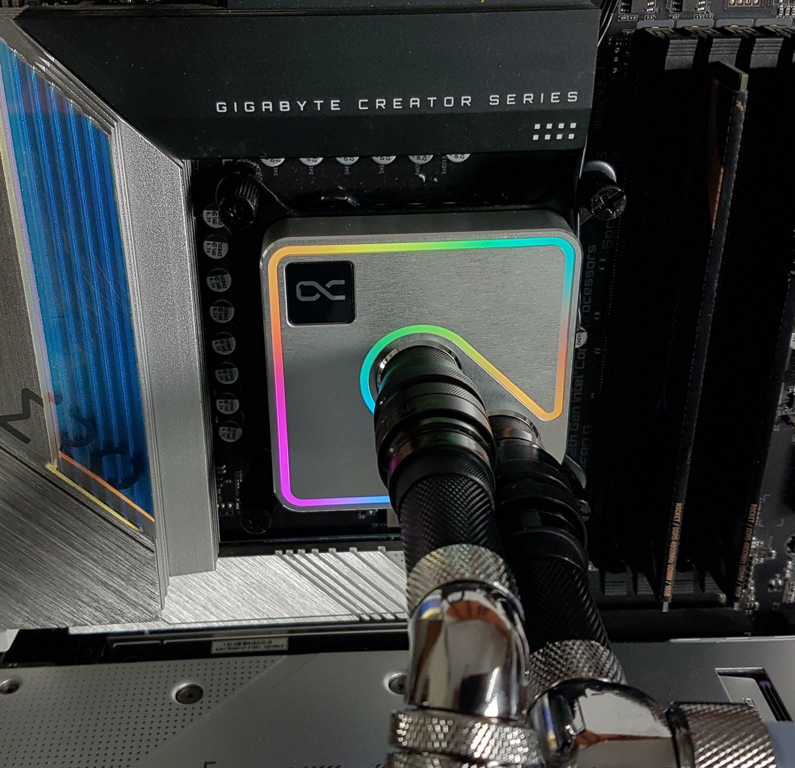 ALPHACOOL Core 1 CPU Block instalkled with RGB