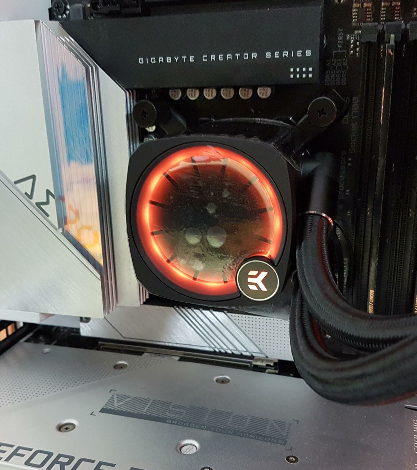 EK Nucleus AIO CR360 Lux D RGB 7