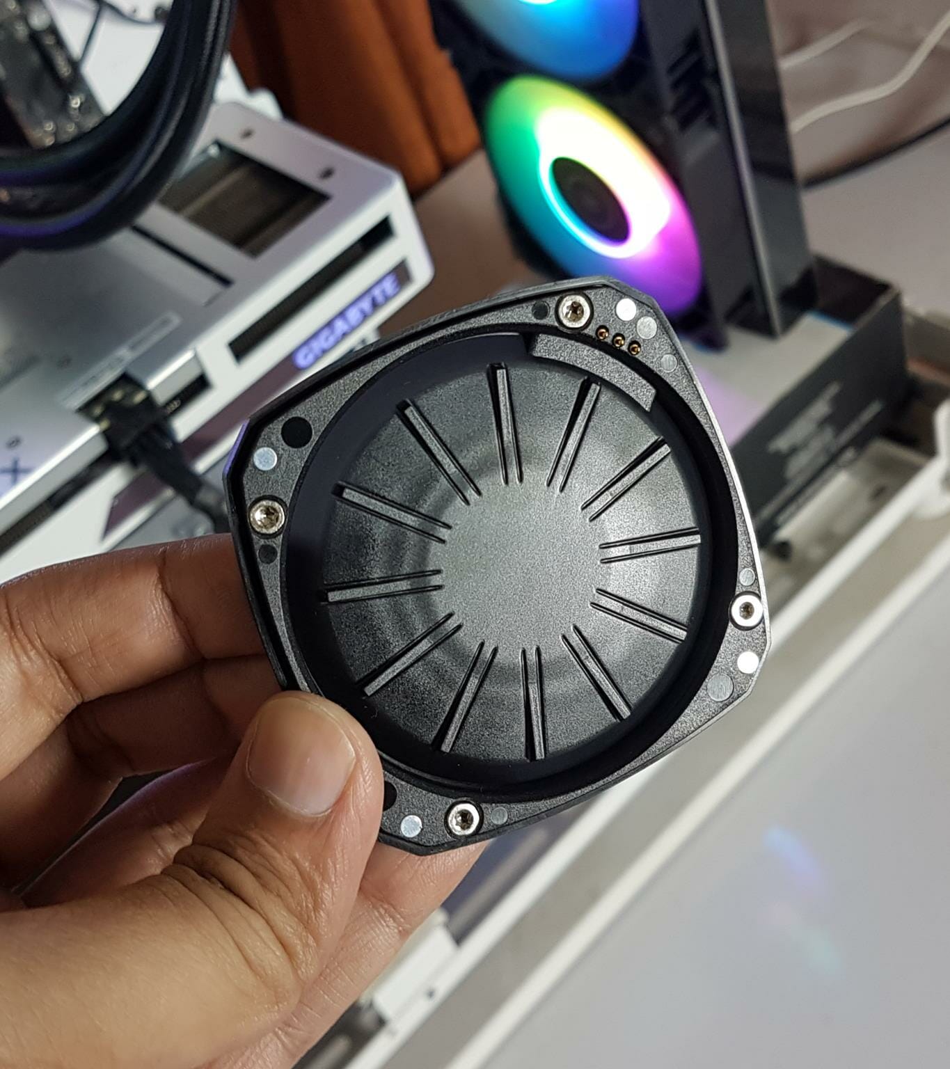 EK Nucleus AIO CR360 Lux D RGB Block 8