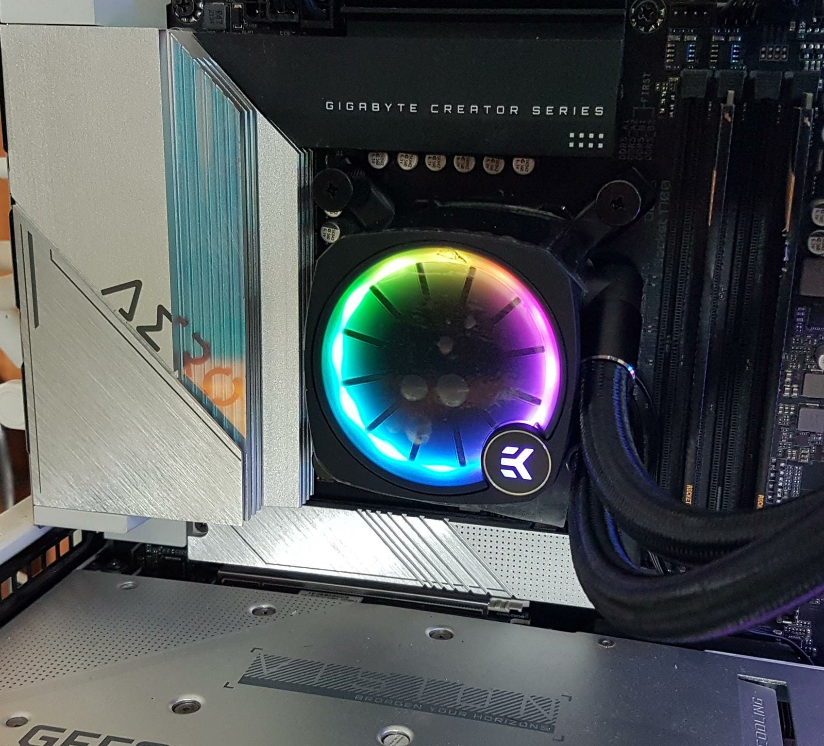 EK Nucleus AIO CR360 Lux D RGB Block 9