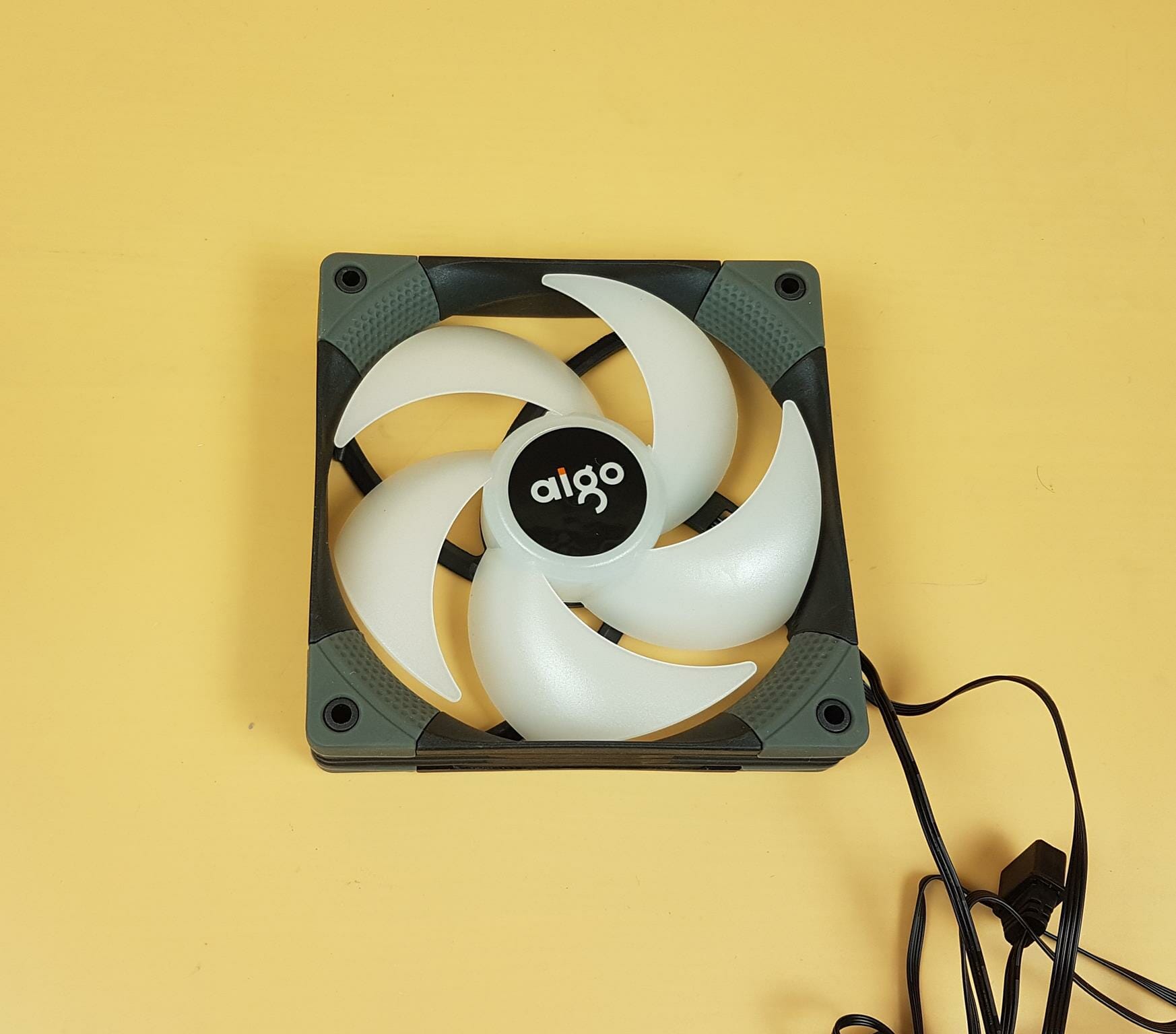 AIGO AT360 Black Fan 1