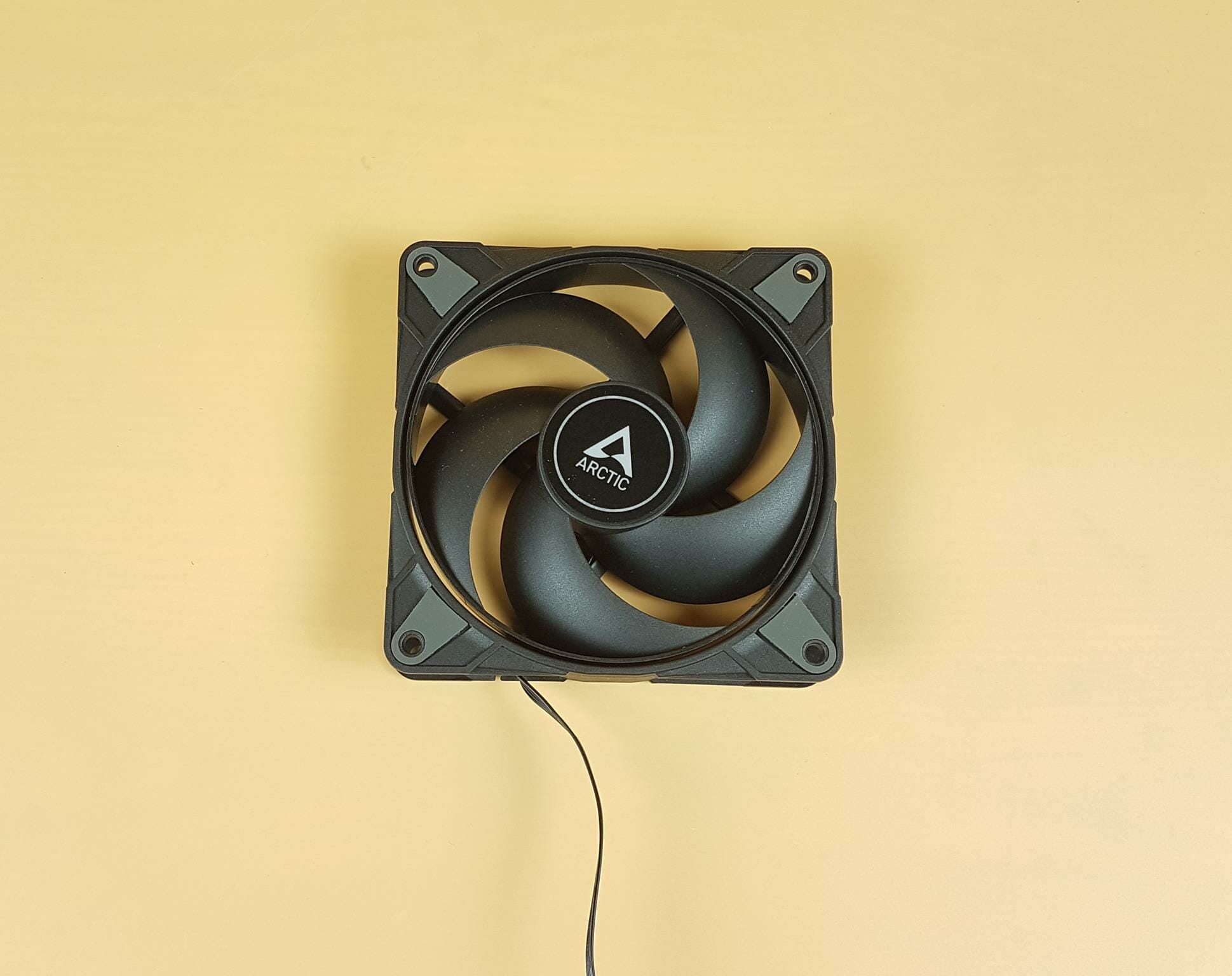 ARCTIC P12 Max Fan 1