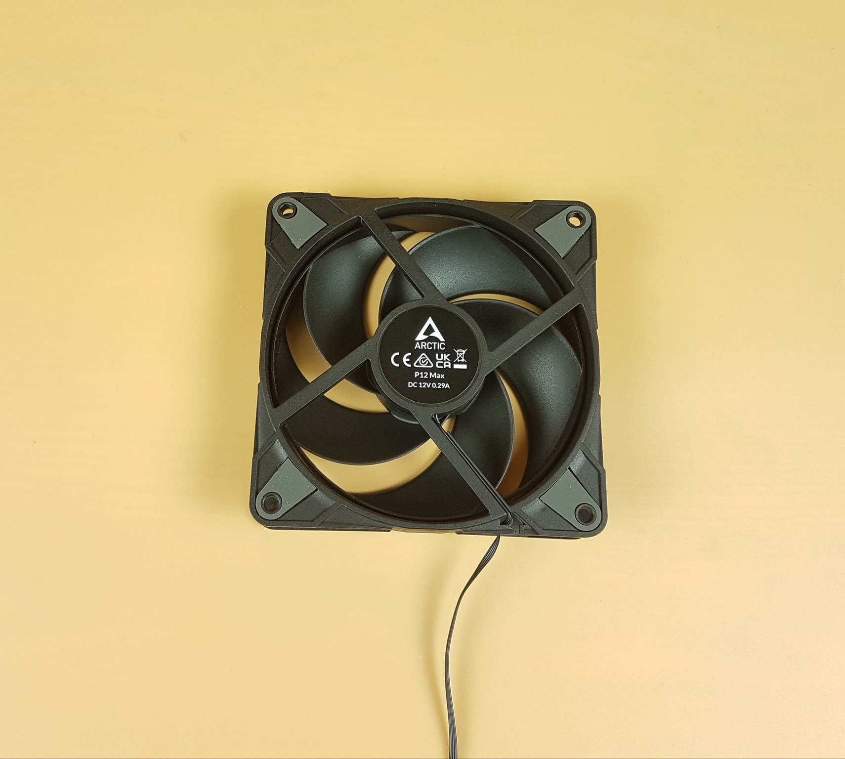 ARCTIC P12 Max Fan 2