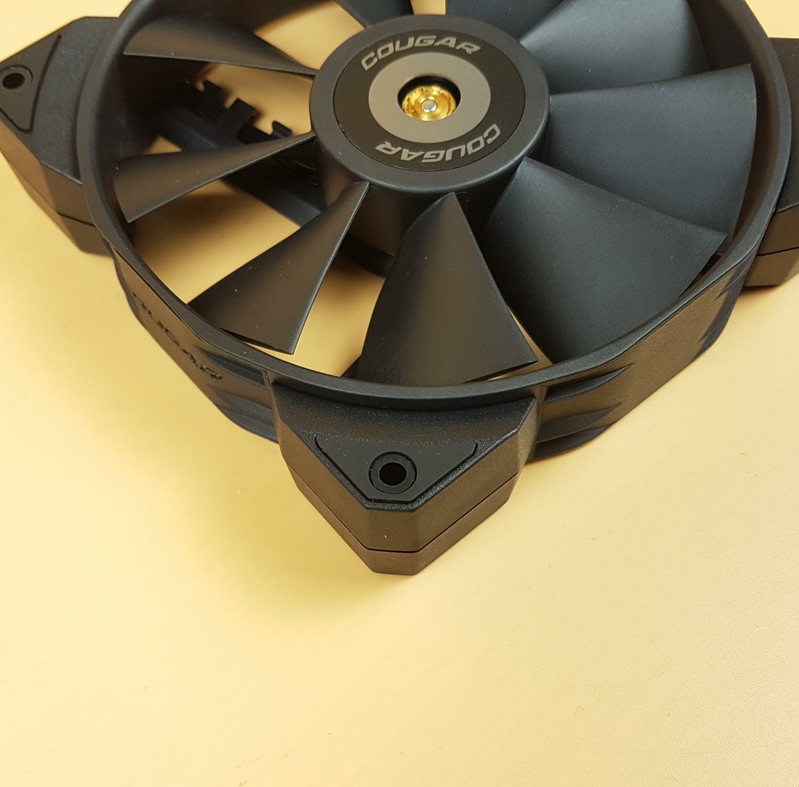 Cougar Poseidon GT 360 Fan Mounting Corner