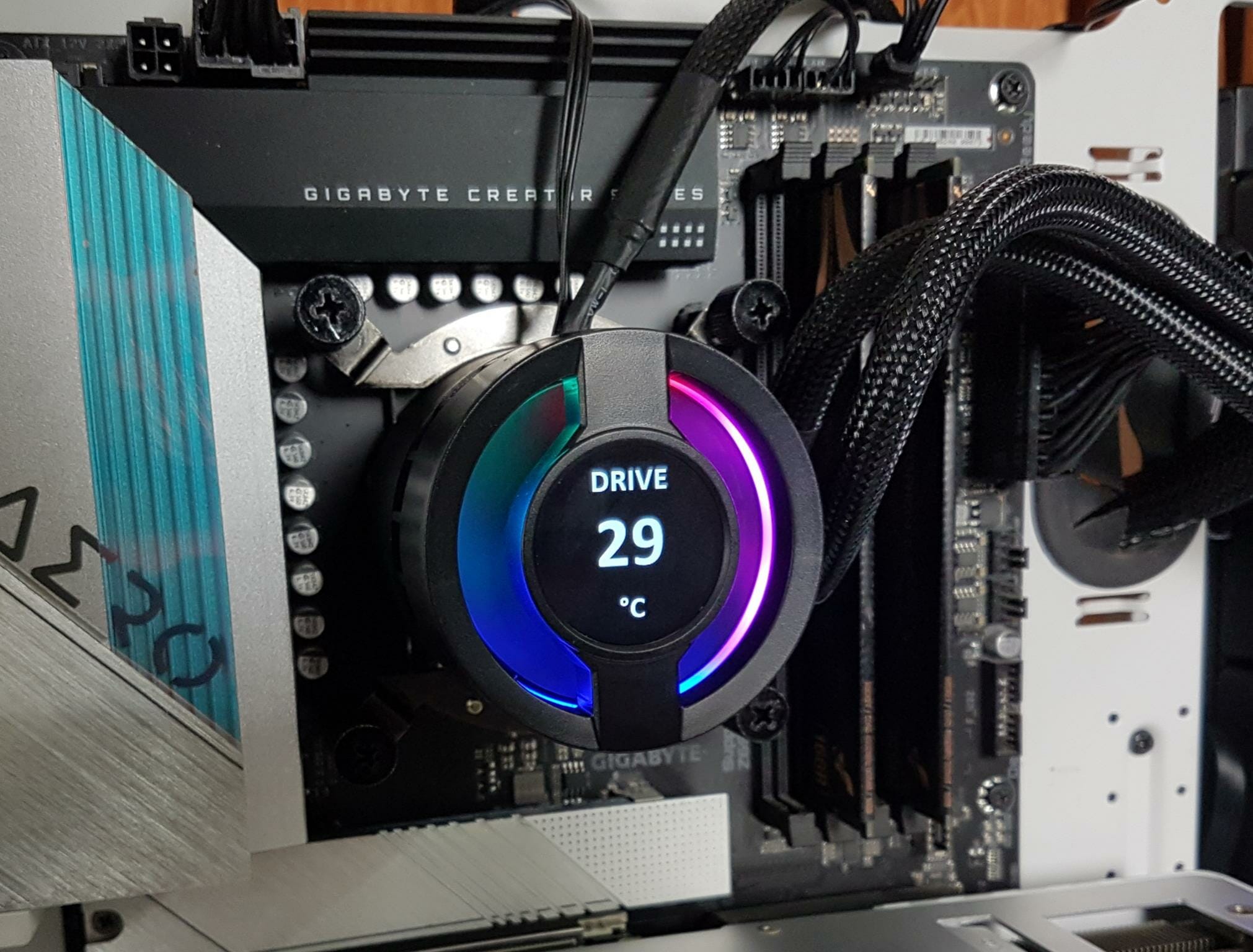 GAMDIAS CHOINE P3 360U CAST Drive Temp