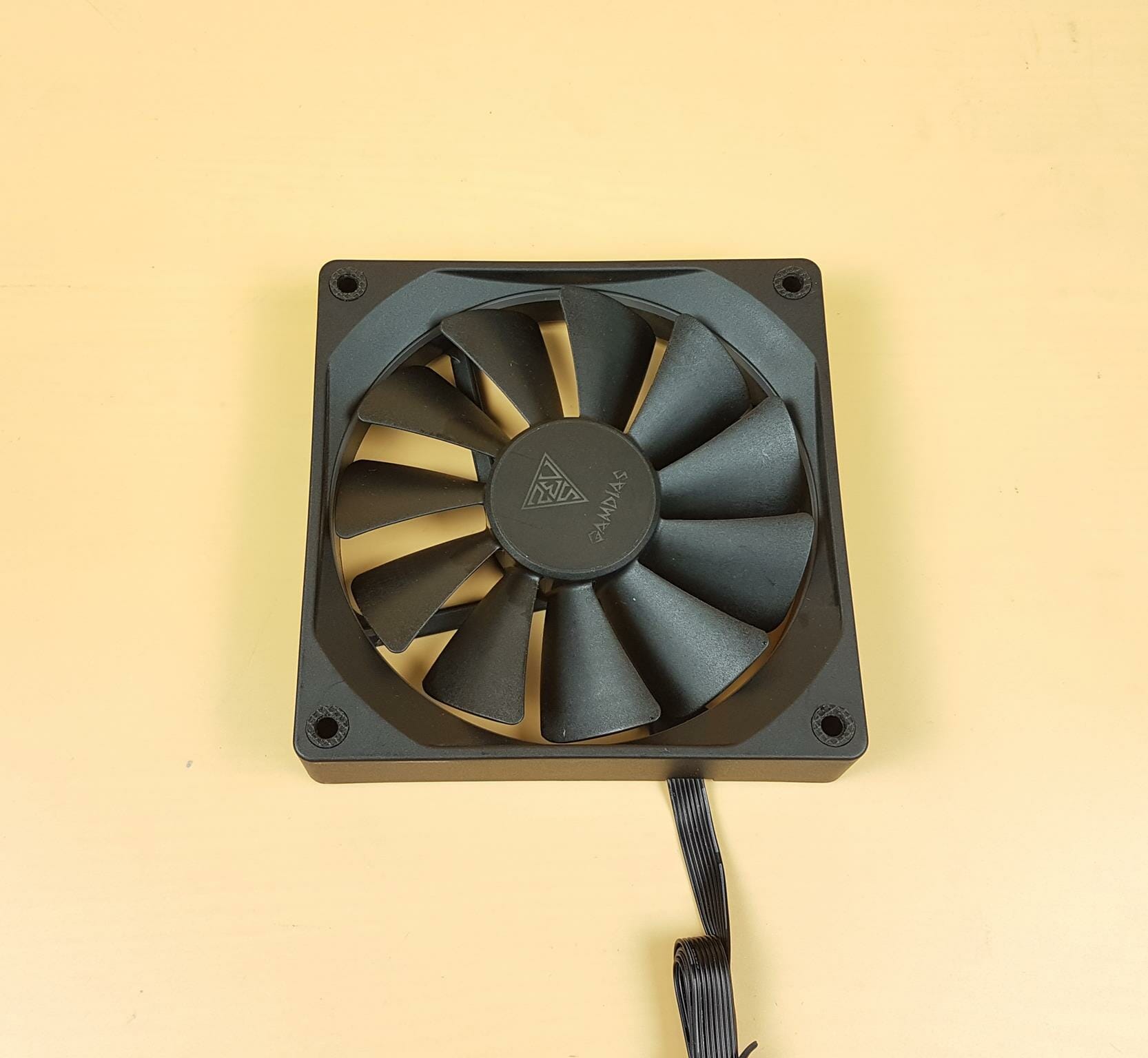 GAMDIAS CHOINE P3 360U Fan 1