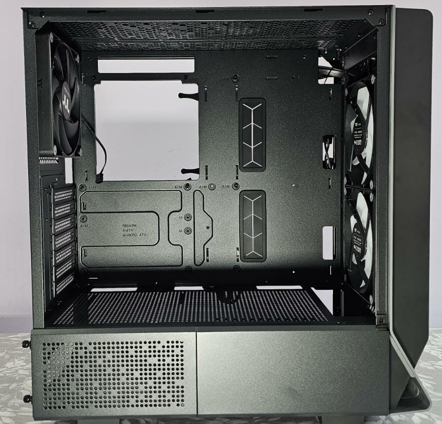 Thermaltake Ceres 300 TG ARGB PC Case inside view