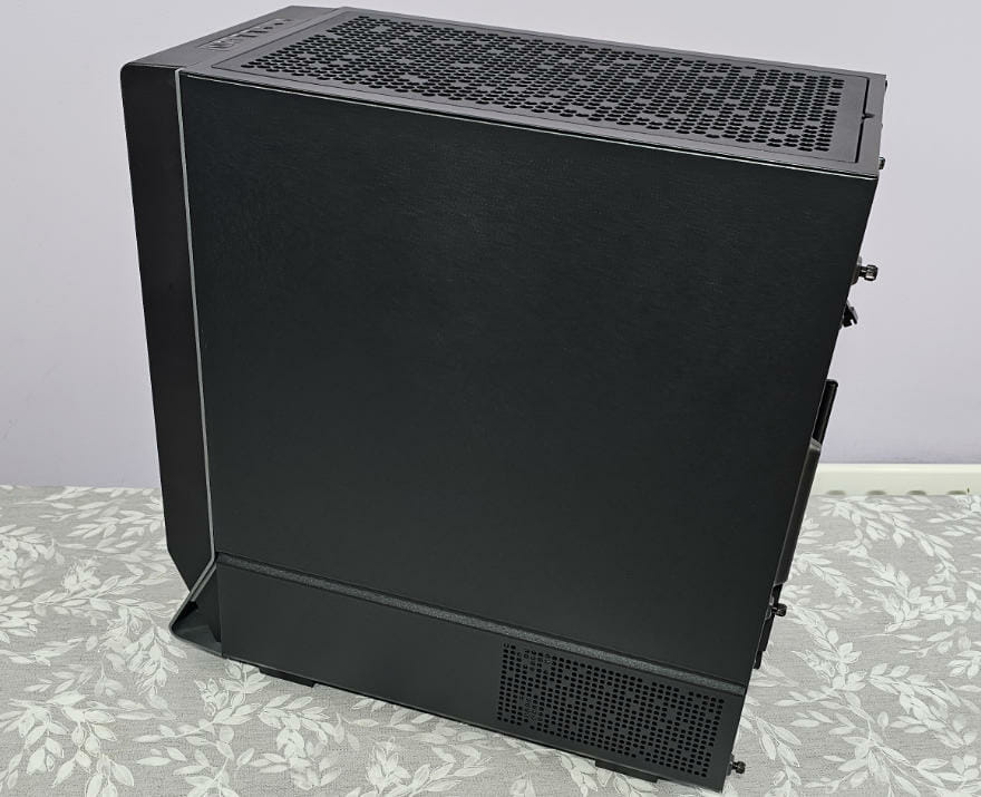 Thermaltake Ceres 300 TG ARGB PC Case rear side