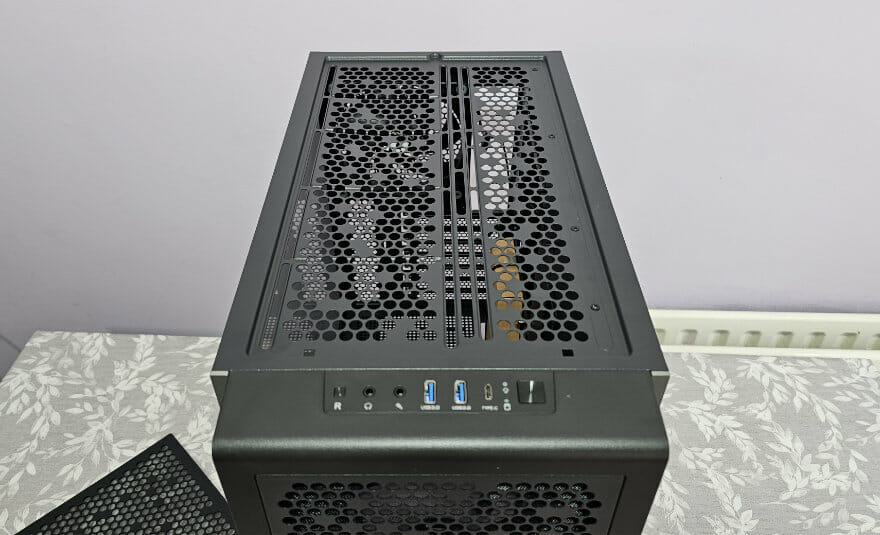 Thermaltake Ceres 300 TG ARGB PC Case top without cover 1