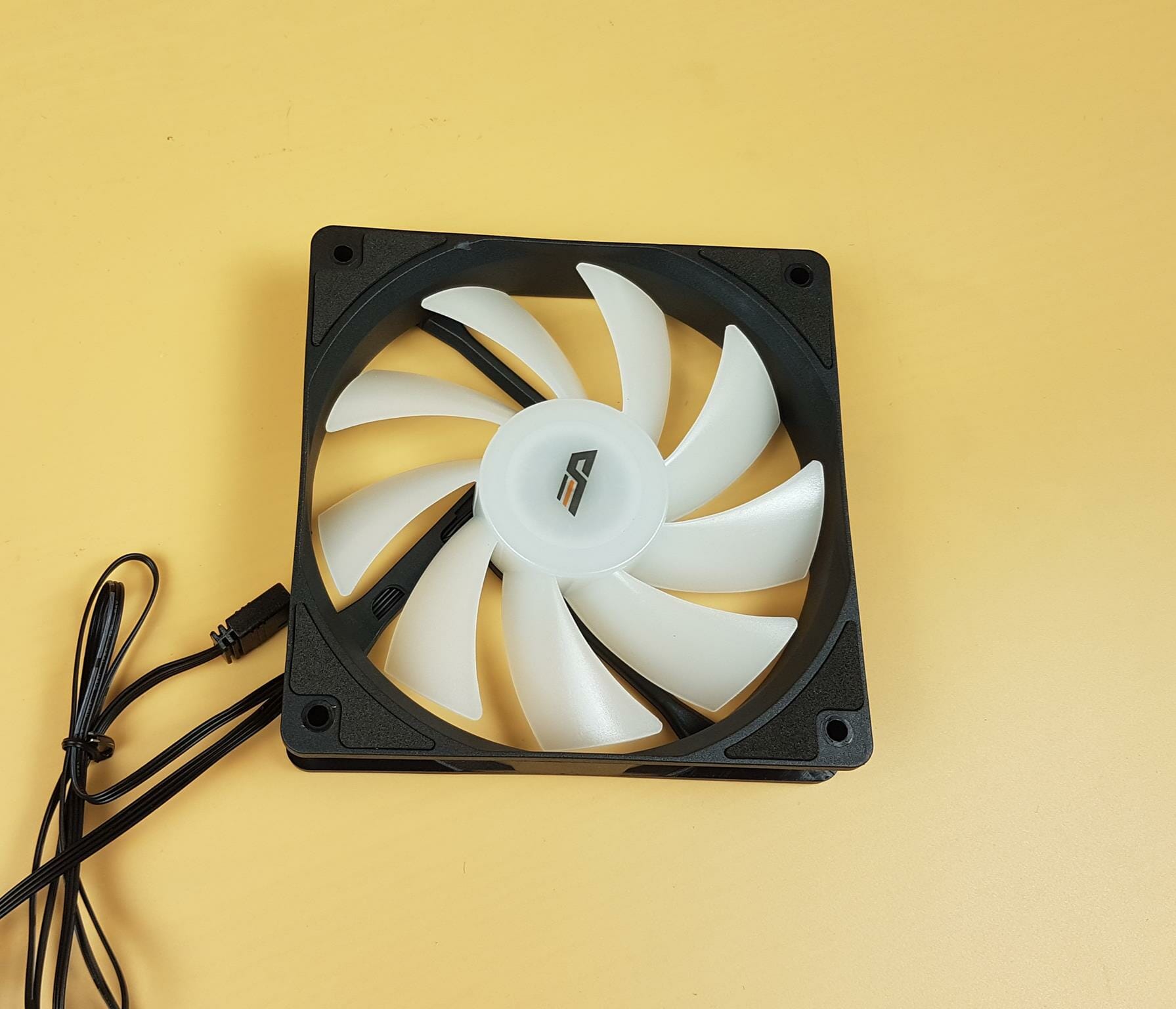 darkFlash Radiant DC240 ARGB Fan 1