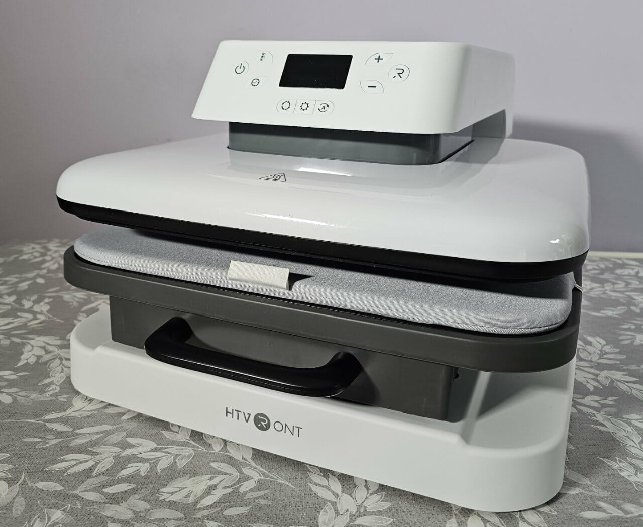 HTVRONT launches world's first heat press with auto pressure exertion