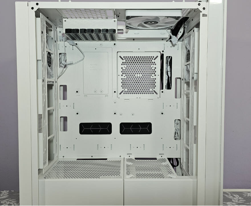 Thermaltake CTE T500 TG ARGB PC Case panels off