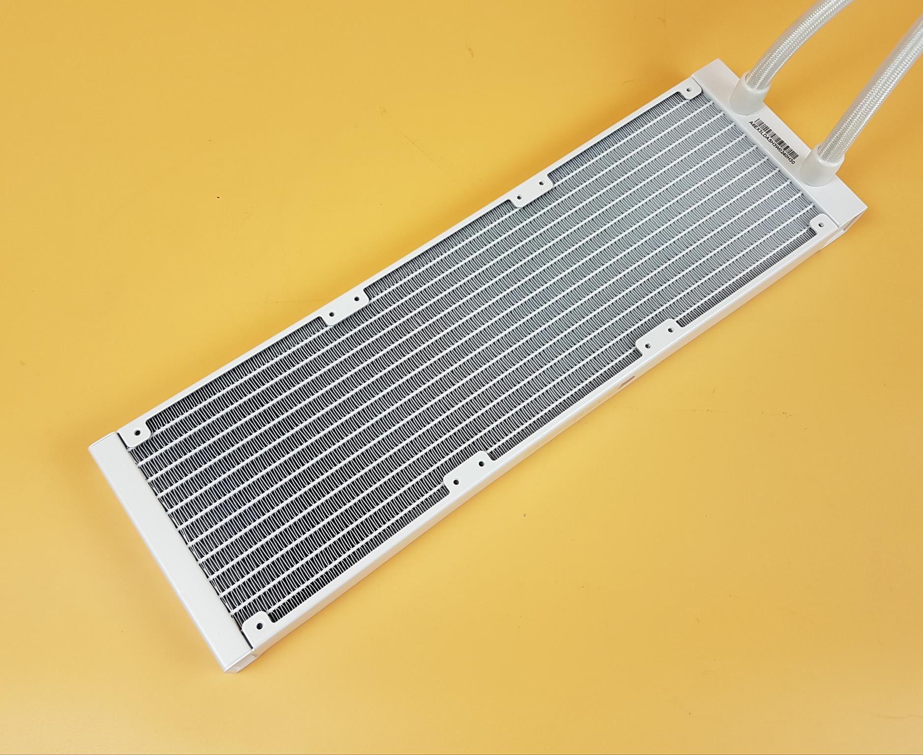 ID Cooling DASHFLOW 360 XT Lite White Radiator 1