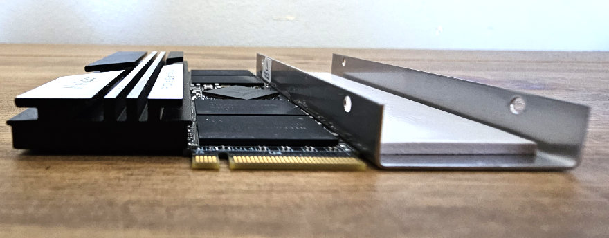 Netac NV5000 NVMe 1TB SSD heatsink off