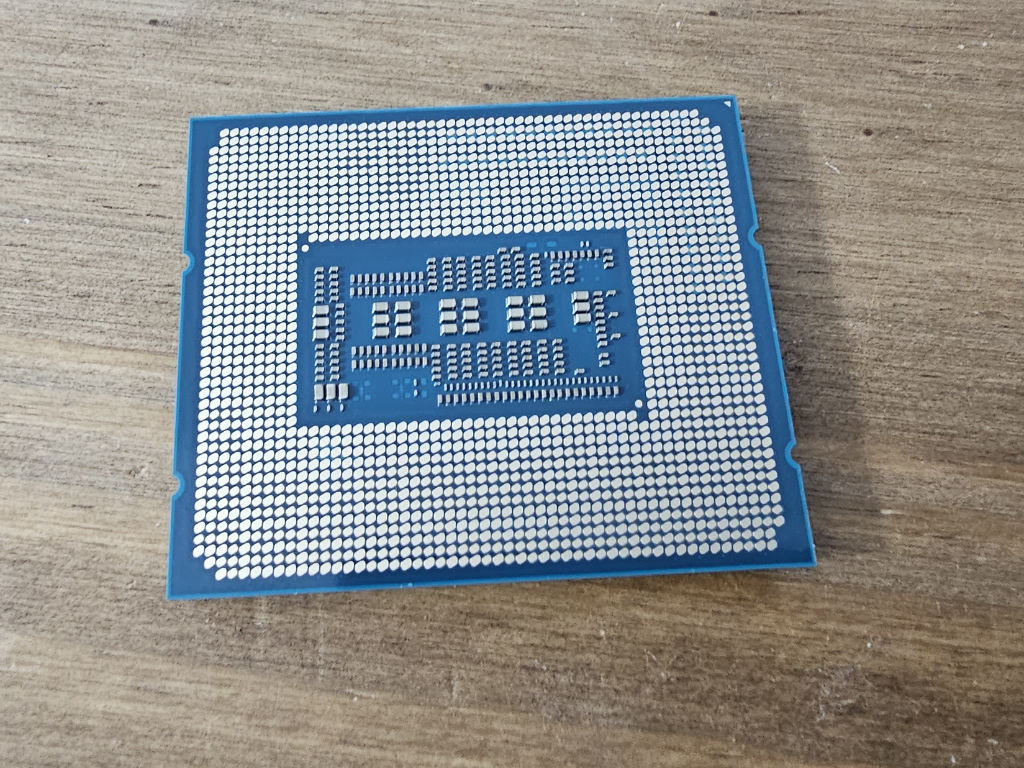 Intel Core i9 14900k lga side